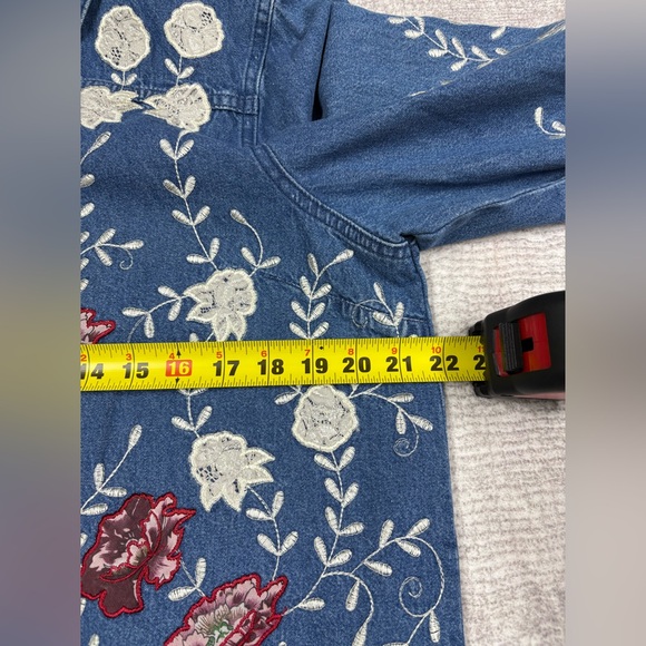 Denim & Co Embroidered Blue Jacket Floral Patch Women’s L Button Front Artsy - Picture 4 of 11